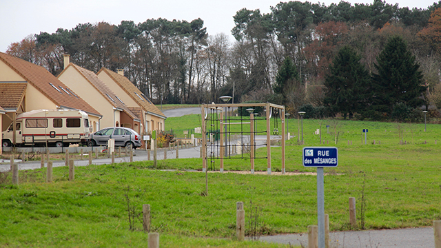 aire-de-jeux-la-suze-sur-sarthe-terrain-a-vendre